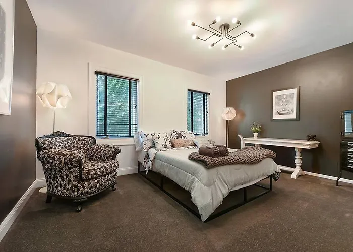 View Sanctuary With Hot Tub * Pittsburgh