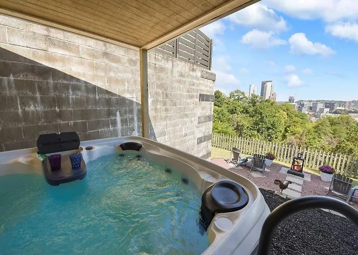 View Sanctuary With Hot Tub * Pittsburgh